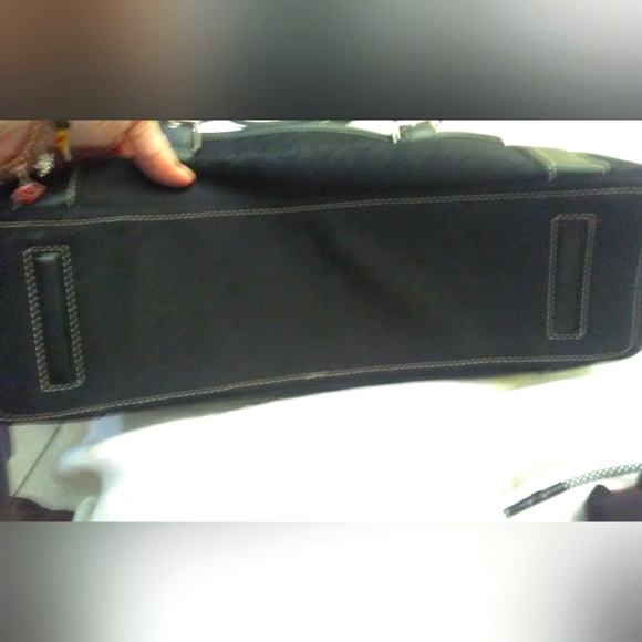 LIKE NEW NINE WEST LARGE SHOULDER BAG BLACK W/ GEOMETRIC DESIGNS UNIQUE POCKETS - Picture 9 of 9